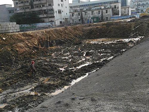 黄金铺华府地下室土方开挖